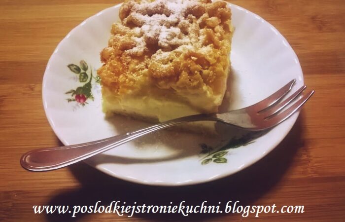 Sernik z brzoskwiniami