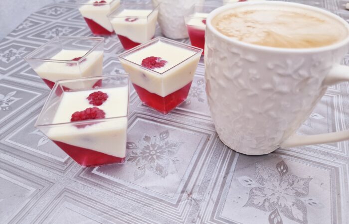 Panna cotta z malinami